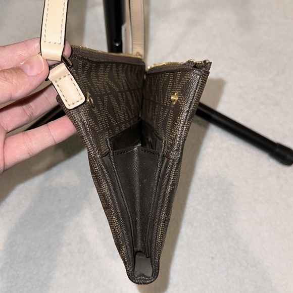 Michael Kors Crossbody Purse Brown and Tan Monogram Print with gold hardware - Picture 7 of 12